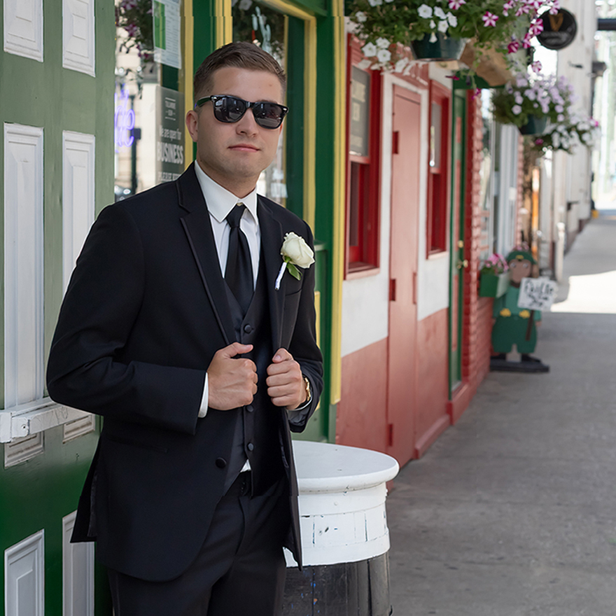 Groom in a black tuxedo outside Murphys Pub in Lexington KY